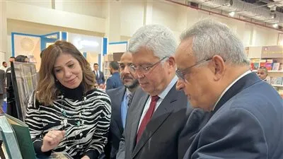 وزيرا الثقافة والتعليم العالي يتفقدان جناح مكتبة الإسكندرية بمعرض القاهرة الدولي 