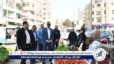 خلال جولة ميدانية.. محافظ الفيوم يتفقد محال بيع السلع الغذائية وسوق الخضار والفاكهة بالحادقة