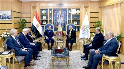 رئيس جامعة المنصورة يوقّع عقد ترخيص الانتفاع بفندق الجامعة مع مجموعة فنادق جاز