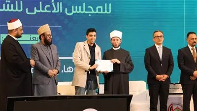 وزير الأوقاف يُكرم 