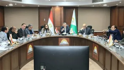 محافظ الجيزة يترأس اجتماع مجلس إدارة جهاز رعاية وتشغيل الشباب