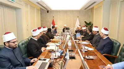 وزير الأوقاف يجتمع بقيادات الوزارة لبحث استعدادات الوزارة لشهر رمضان المبارك