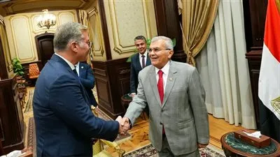 خلال زيارته لمقر المجلس...وزير البترول والثروة المعدنية يهنيء رئيس مجلس الشيوخ 