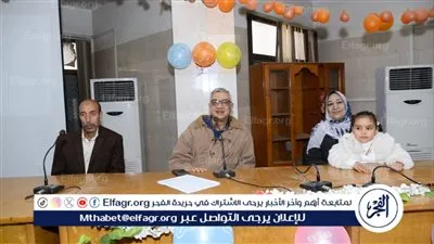 مستشفى جراحة المسالك البولية بجامعة أسيوط تكرم موظفة بالمستشفى لبلوغها سن المعاش