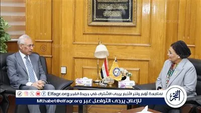 نائب وزير الصحة ورئيس جامعة المنيا يبحثان سبل تعزيز التعاون