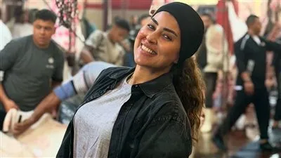 آيتن عامر بصور من داخل 