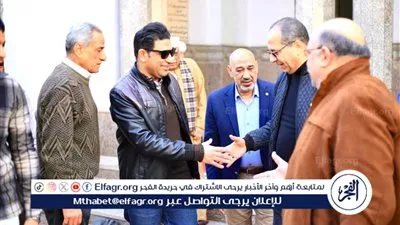 نائب محافظ سوهاج يؤدي صلاة الجمعة بمسجد العارف بالله