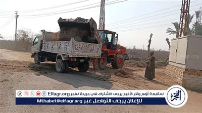 رفع 80 طن مخلفات وتمهيد طريق مصرف بقرية بويط بساحل سليم فى أسيوط 