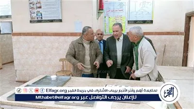 وكيل تعليم بأسيوط يتفقد تجهيزات معرض منتجات المدارس الزراعية 
