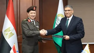 إدارة الإشارة للقوات المسلحة توقع عقد إتفاق مع محافظة الجيزة لتقديم خدمات الشبكة الوطنية للطوارئ والسلامة العامة