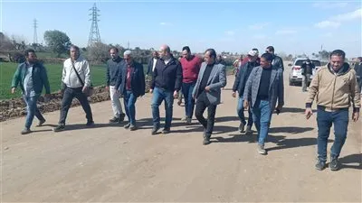 نائب محافظ الجيزة يتفقد السوق الحضاري الجديد بالعياط ومنطقة المزلقان لمتابعة الحالة العامة للنظافة والأشغالات