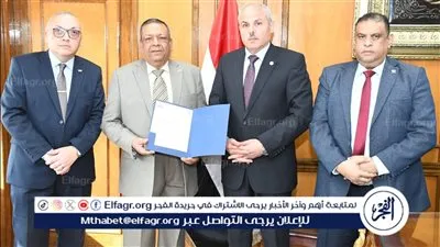 رئيس جامعة قناة السويس يهنئ أحمد الصعيدي بمناسبة تعيينه أمينًا لكلية الهندسة