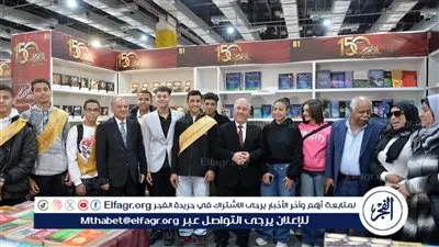 جولة موسعة لرئيس الهيئة الوطنية للصحافة بأجنحة المؤسسات القومية في معرض الكتاب