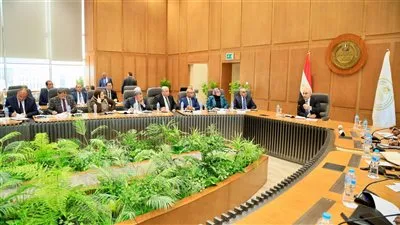 وزير التعليم يعقد اجتماعًا مع مديري ووكلاء مديريات التربية والتعليم استعدادًا لانطلاق الفصل الدراسي الثاني