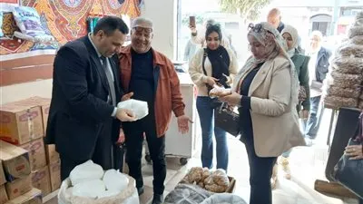 تموين الإسكندرية يتابع ضخ السلع بتخفيضات كبيرة في 15 معرضًا لـ 