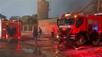 محافظ الجيزة يتابع ميدانيًا عمليات إطفاء حريق بمصنع أخشاب بالمنطقة الصناعية الثالثة بمدينة السادس من أكتوبر