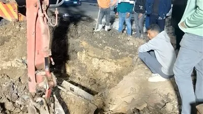 محافظ الجيزة يتابع أعمال تحويل خط مياه متعارض مع مسار مونوريل 6 أكتوبر بالعجوزة