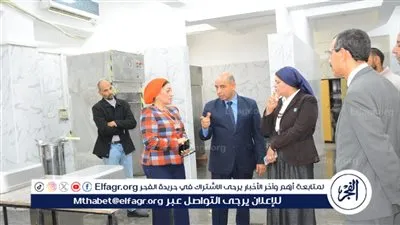 نائب رئيس جامعة أسيوط يتفقد وحدة تصنيع منتجات اللحوم المجمدة بمستشفى الطب البيطري 