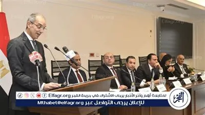 وزير الاتصالات يستعرض خطة الوزارة لوضع تشريع لضبط استخدام الأطفال لوسائل التواصل الاجتماعي