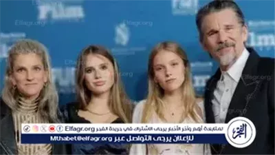 إيثان هوك يحوّل لحظة تكريمه إلى احتفال عائلي نادر على السجادة الحمراء