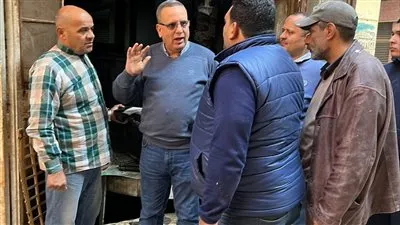 محافظ الدقهلية يتابع توزيع حصة الخبز الخاصة بالمخبز المغلق بمحيط شارع عبد السلام عارف بالمنصورة يوميا من أمام المخبز