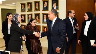 وزير الخارجية يتفقد سير العمل بقطاع التعاون الدولي ويؤكد على التكامل بين الملفات السياسية والاقتصادية