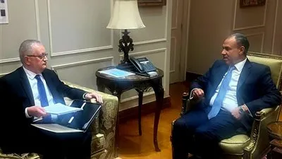 وزير الخارجية يستقبل سفير روسيا بمناسبة انتهاء عمله بمصر