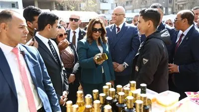 وزيرا التموين والتنمية المحلية يفتتحان معرض «كنوز مطروح» ببنها