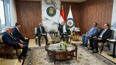 وزير البترول والثروة المعدنية يتابع مع مسئولي 