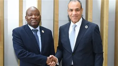 وزير الخارجية يلتقي مفوض الاتحاد الأفريقي للزراعة والتنمية الريفية والاقتصاد الأزرق والتنمية المستدامة