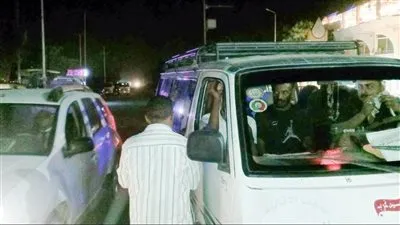 محافظ أسوان يشدد الرقابة على خطوط السير ويضبط 62 سيارة مخالفة