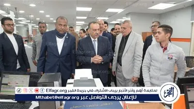 محافظ أسيوط يتفقد مركز الخدمات المميز بالغرفة التجارية بحى شرق 