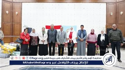 محافظ مطروح يسلم هدايا رمضان للأسر الأولي بالرعاية 