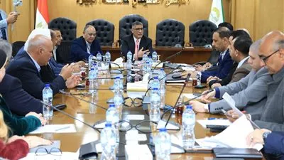 محافظ الجيزة يعقد لقاءً مع أعضاء مجلسي النواب والشيوخ لبحث سبل تعزيز التعاون