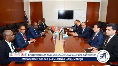 وزير الخارجية يلتقي بنظيره الأنجولي لبحث تعزيز التعاون الثنائي والتنسيق الإقليمي