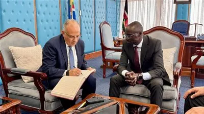  وزير الرى الكيني يؤكد على العلاقات مع مصر والتوسيع في مجالات المياه والرى والصرف الصحي