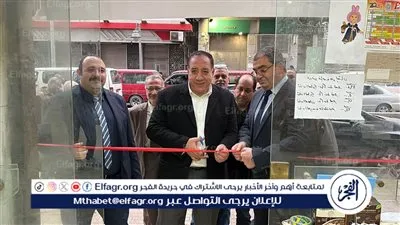 نقيب صحفيي الإسكندرية ورئيس المجمعات يفتتحان معرض 