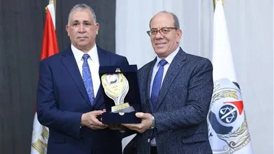 نقيب المحامين يعقد اجتماعًا موسعًا مع نقباء وأعضاء مجالس النقابات الفرعية الجديدة