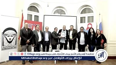 تصفيق ودرع وتورتة الـ80.. ليلة تكريم إبداع إبراهيم عبد المجيد في المركز الروسي