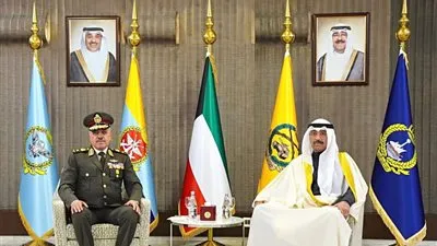 الفريق أحمد خليفة رئيس أركان حرب القوات المسلحة يعود إلى أرض الوطن عقب إنتهاء زيارته الرسمية لدولة الكويت