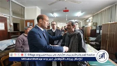 محافظ أسيوط الجديد يلتقي المواطنين ويستمع لمطالبهم فى اول ايام عمله 