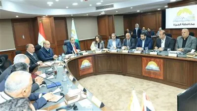 محافظ الجيزة يلتقي مديري المديريات الخدمية ورؤساء الأجهزة لمناقشة أجندة العمل خلال الفترة المقبلة