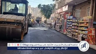 استكمال أعمال رصف ورفع كفاءة شوارع بحي شرق أسيوط