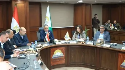 محافظ الجيزة يعقد اجتماعًا موسعًا مع رؤساء الأحياء والمراكز والمدن لبحث خطة العمل خلال المرحلة القادمة