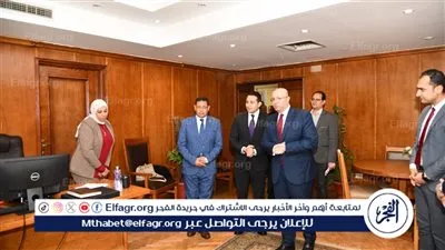 محافظ الفيوم يتفقد إدارات الديوان العام ويهنئ العاملين بشهر رمضان المبارك