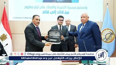 مراسم التسليم والتسلم بين اللواءان خالد شعيب ومحمد الزملوط محافظ مطروح الجديد 