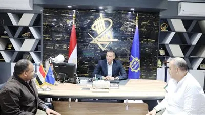 محافظ أسوان يعلن بدء تنفيذ مشروع تحويل الكابلات النحاسية إلى فايبر لخدمة 63 ألف مشترك