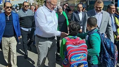 مستمعا لشكاوى المواطنين.. محافظ الإسكندرية يتفقد بعض المشروعات القائمة والمباني الآيلة للسقوط