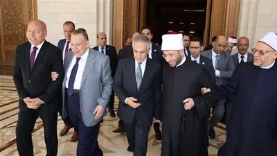 وزراء الأوقاف والعدل والعمل والشباب والرياضةومحافظ القاهرة بصلاةالجمعة 