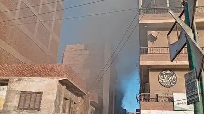السيطرة على حريق اندلع داخل منزل مكوَّن من ثلاثة طوابق بمدينة بنها